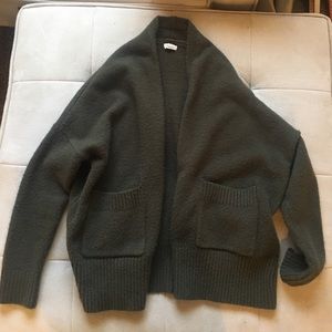 Green cardigan with pockets